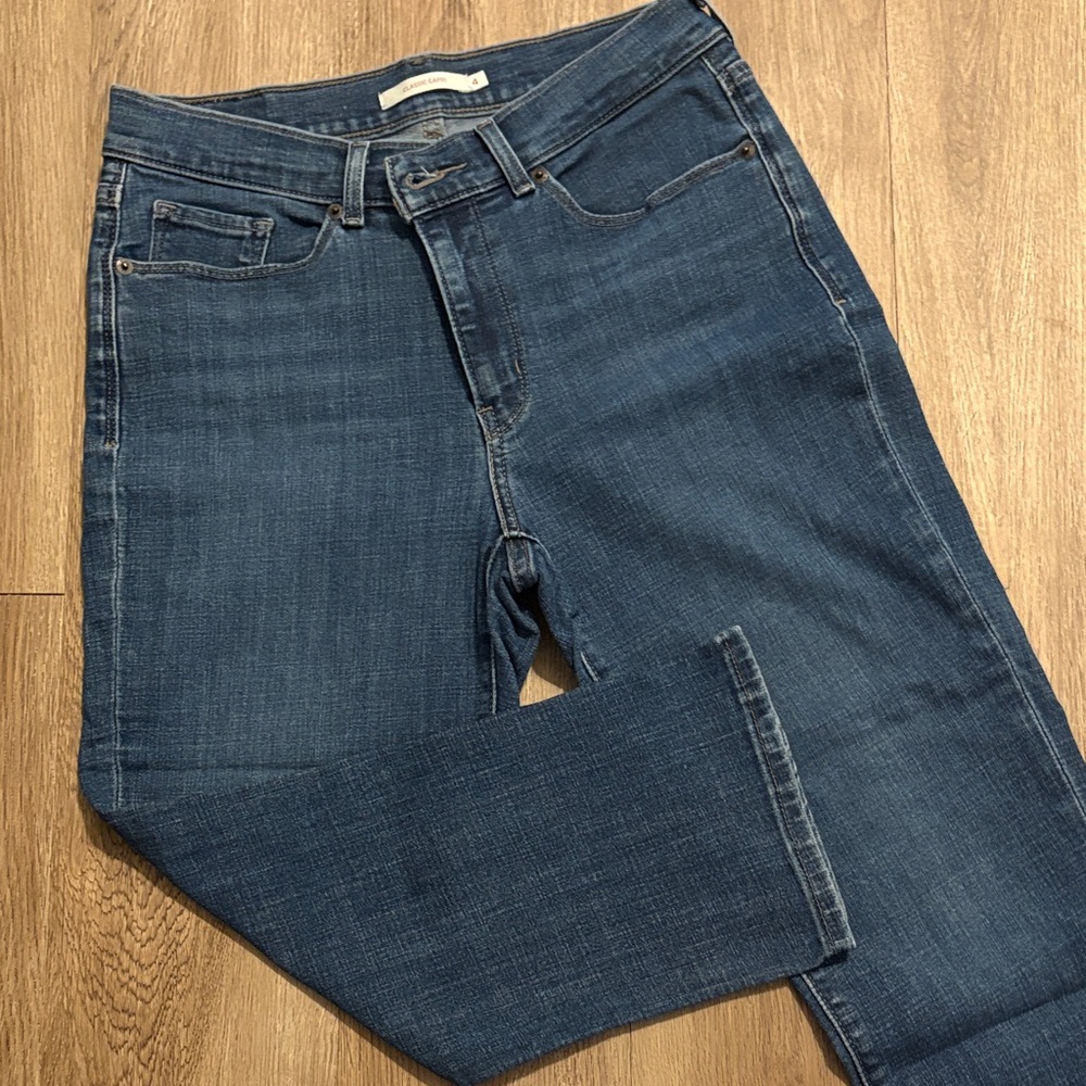 Levi's Dark Blue Classic Capri Women's Jeans